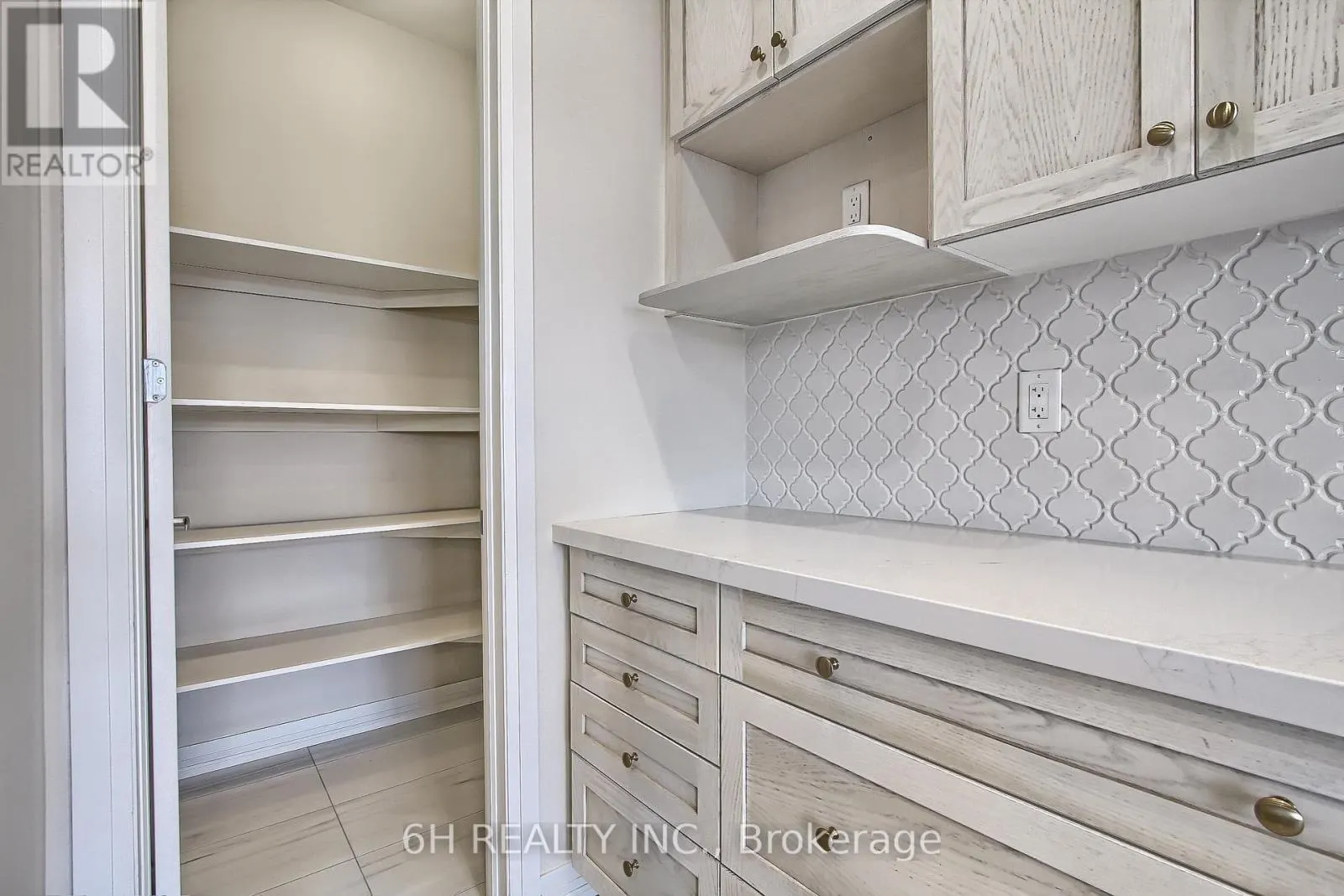 2616 HIBISCUS DRIVE