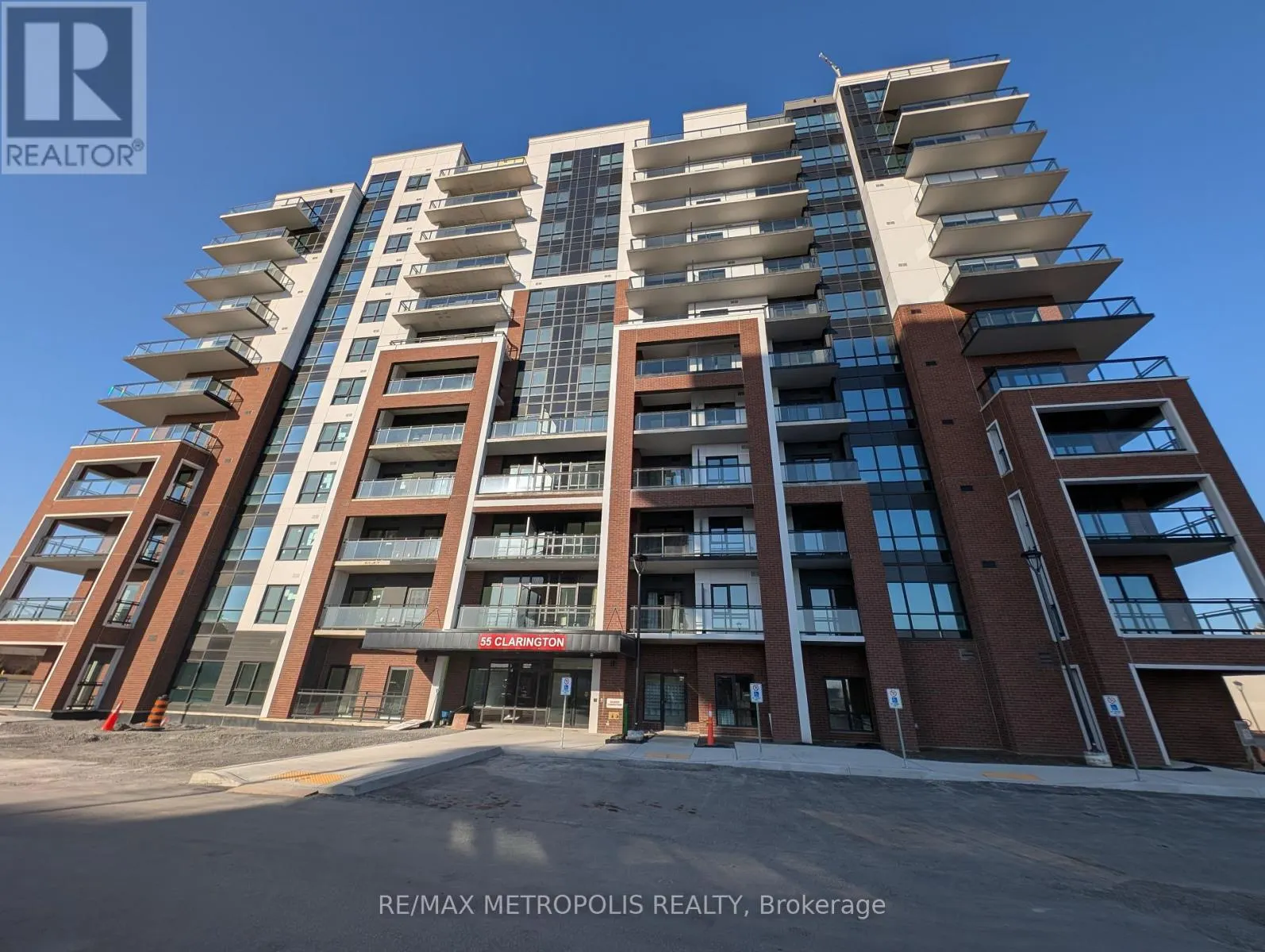 207 - 55 CLARINGTON BOULEVARD