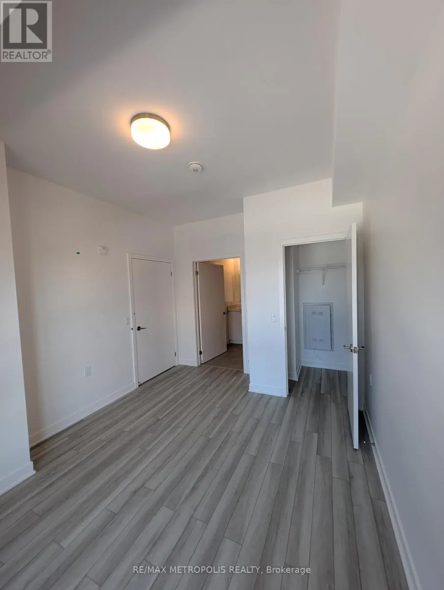 207 - 55 CLARINGTON BOULEVARD