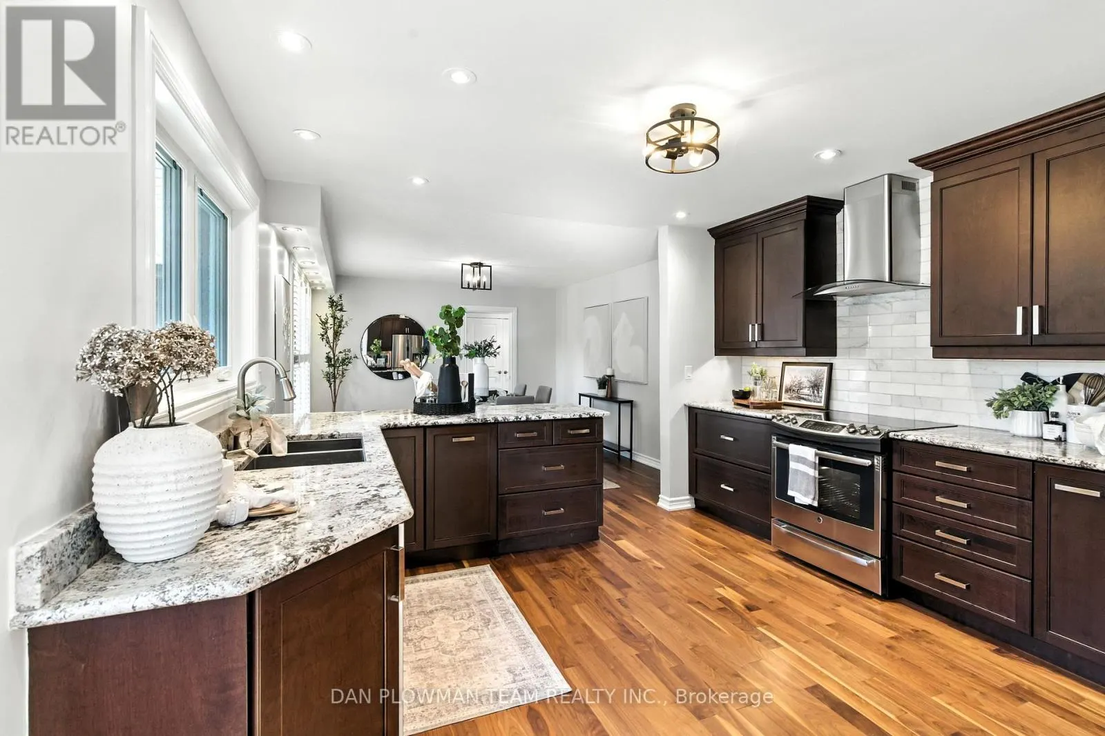 83 SHERWOOD ROAD E