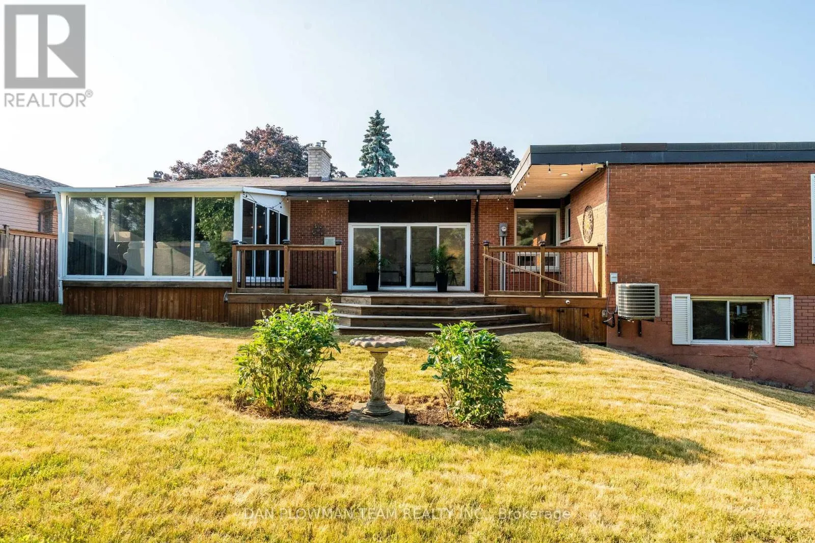 83 SHERWOOD ROAD E