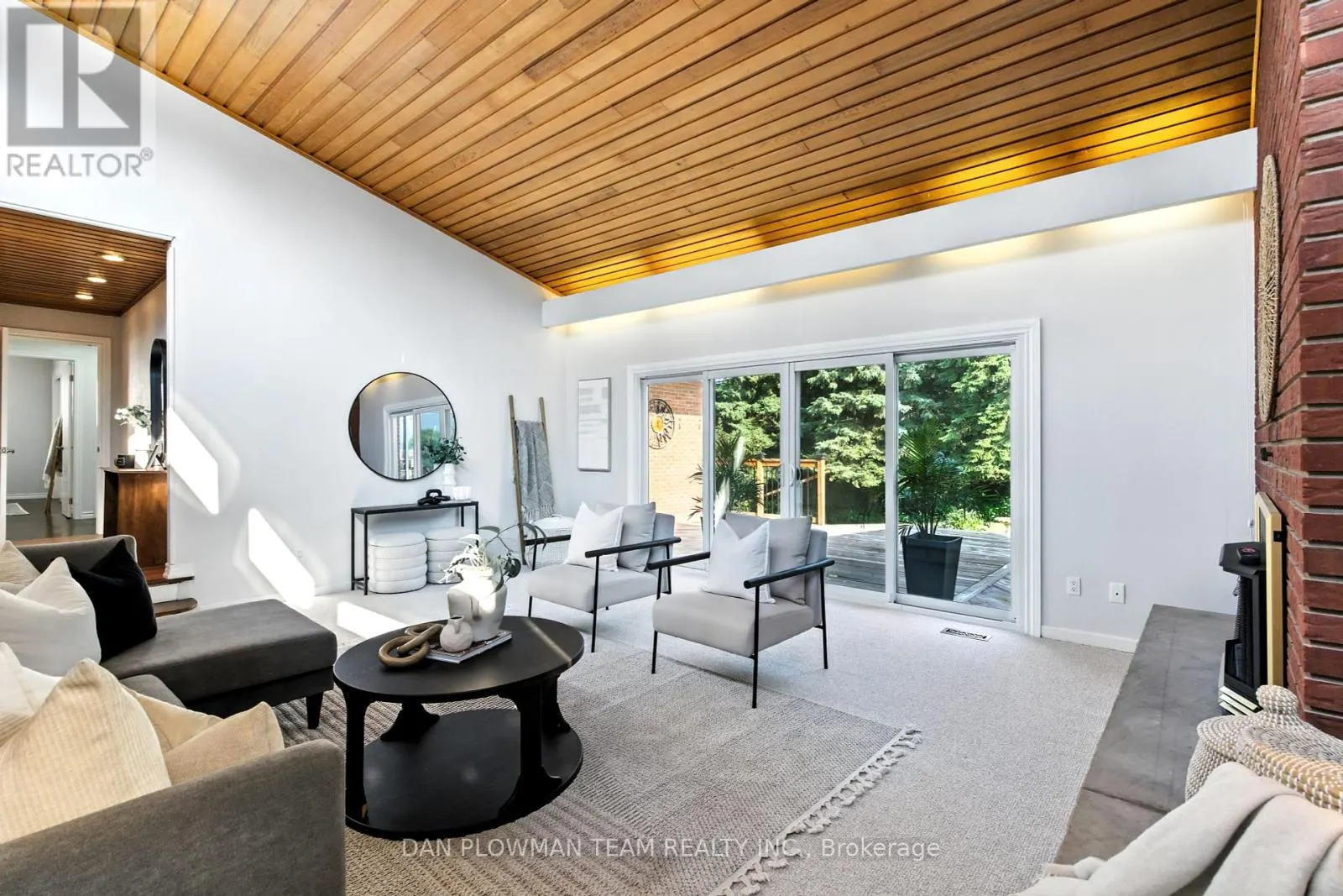 83 SHERWOOD ROAD E