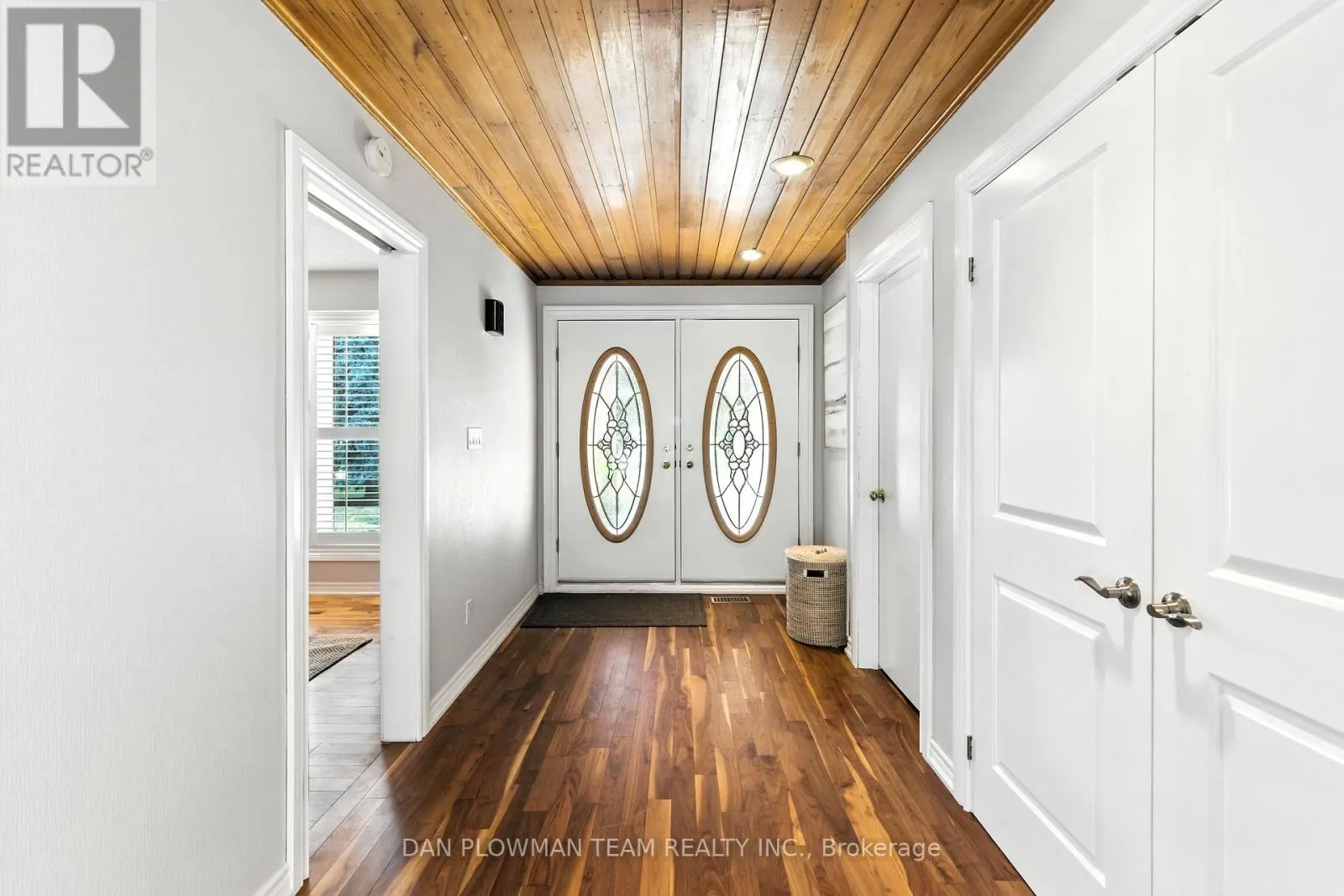 83 SHERWOOD ROAD E