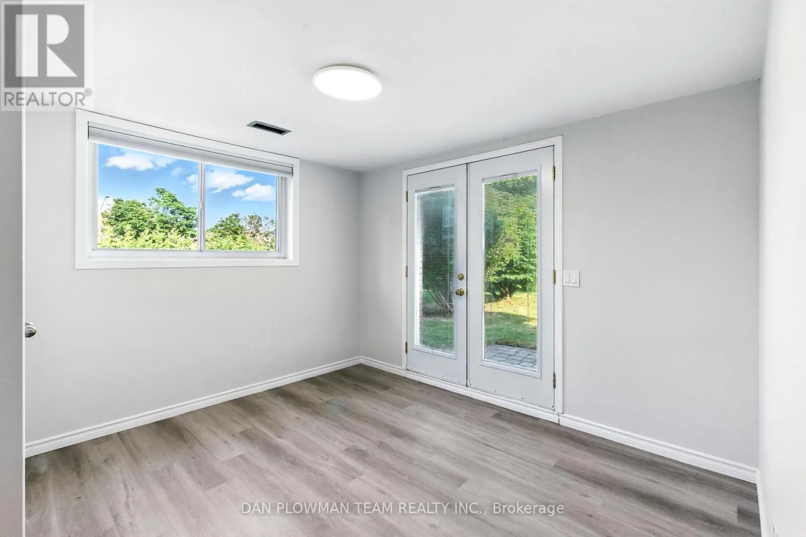 83 SHERWOOD ROAD E