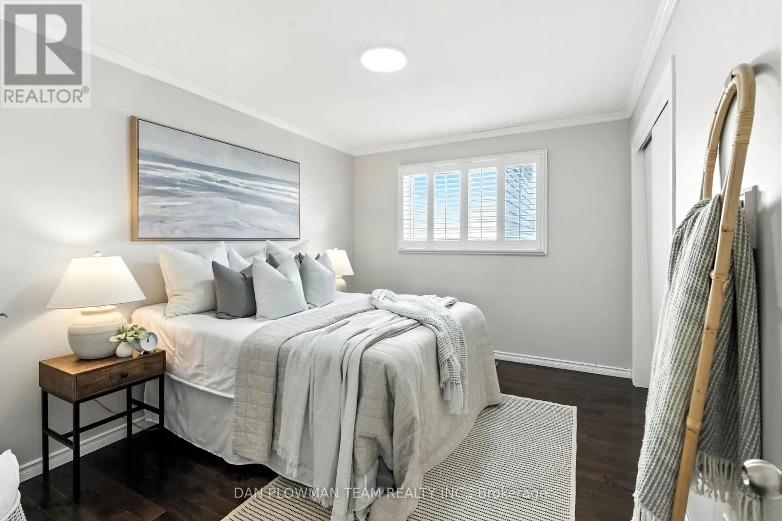 83 SHERWOOD ROAD E