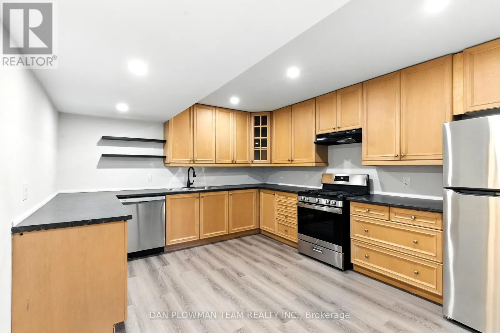 83 SHERWOOD ROAD E