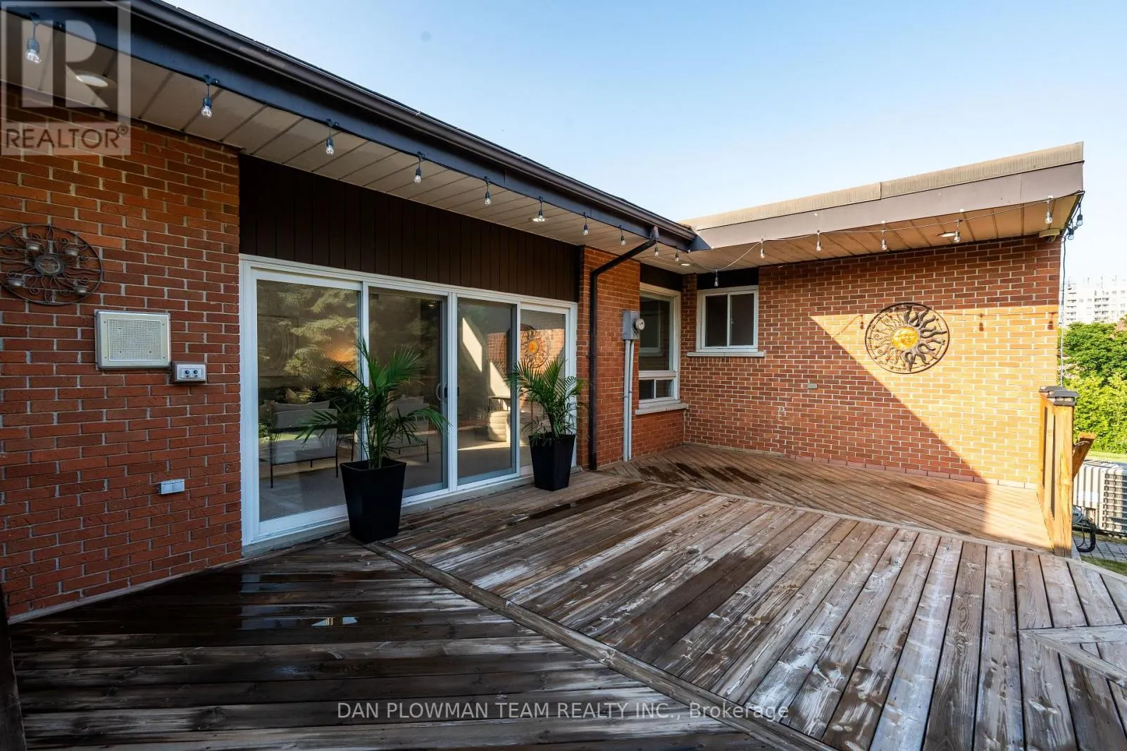 83 SHERWOOD ROAD E
