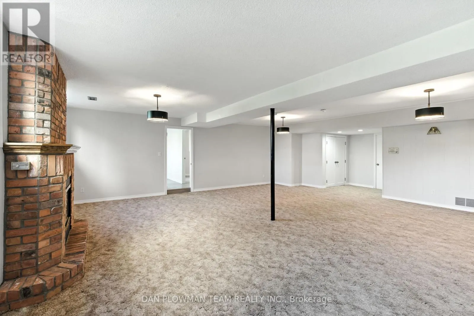 83 SHERWOOD ROAD E