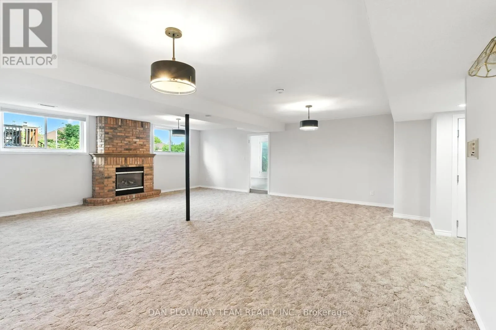 83 SHERWOOD ROAD E