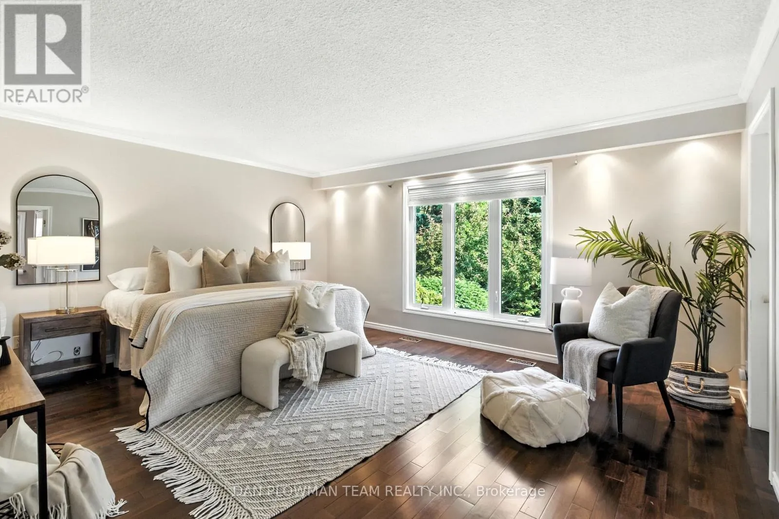 83 SHERWOOD ROAD E