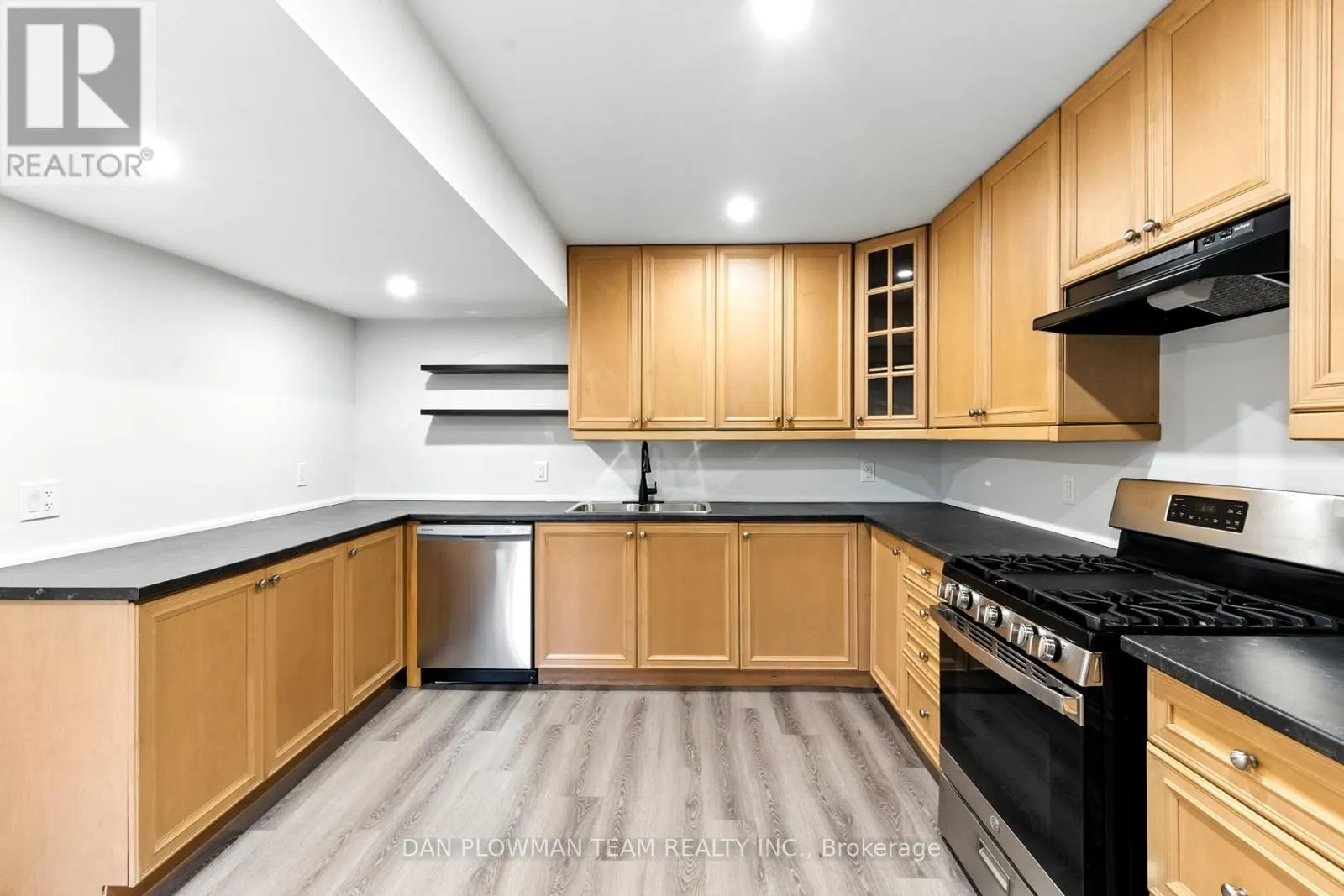 83 SHERWOOD ROAD E