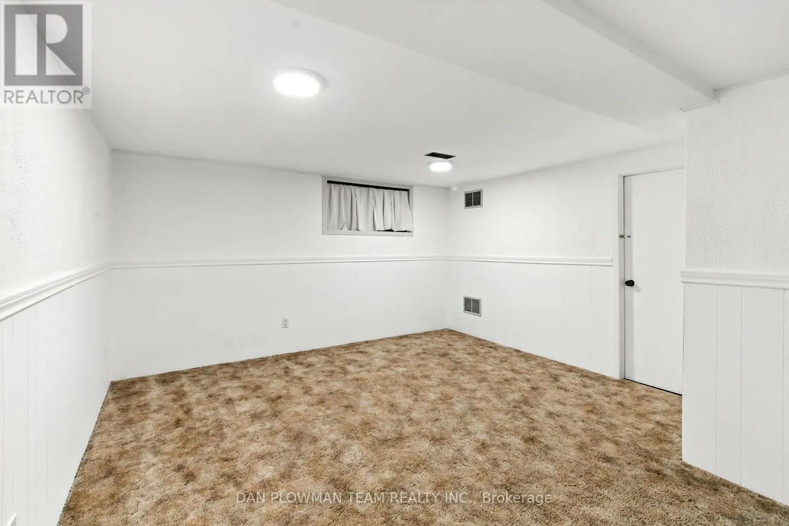 83 SHERWOOD ROAD E