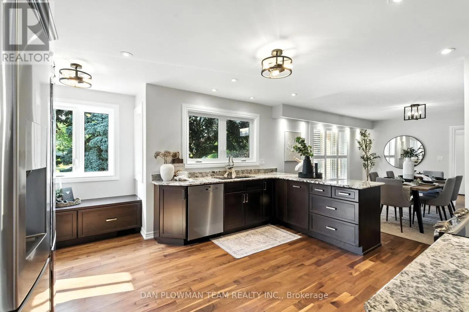 83 SHERWOOD ROAD E