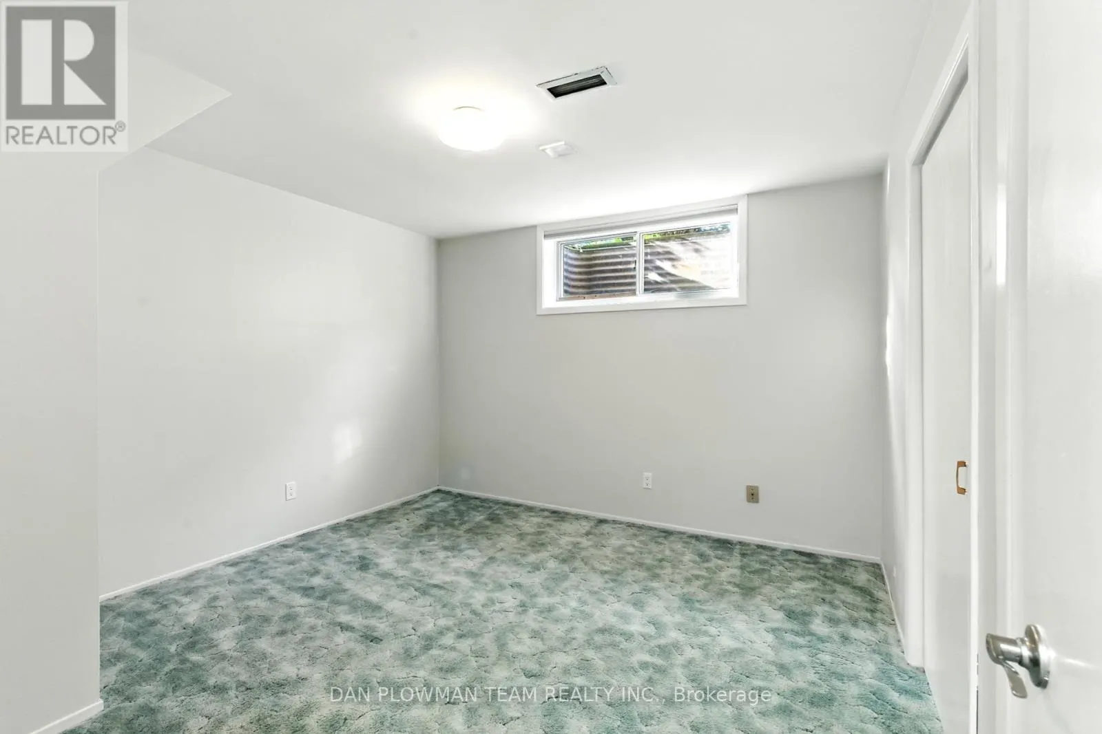 83 SHERWOOD ROAD E