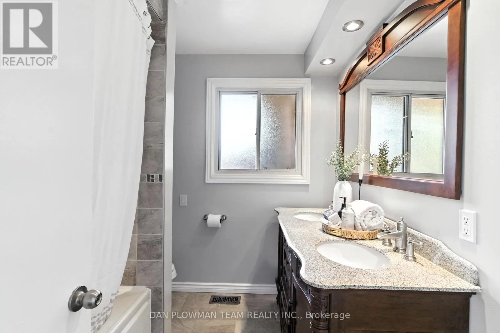 83 SHERWOOD ROAD E