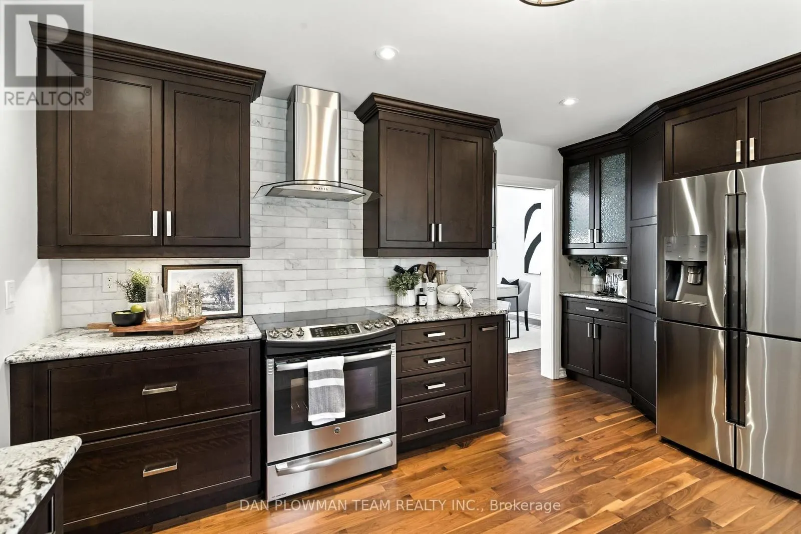 83 SHERWOOD ROAD E