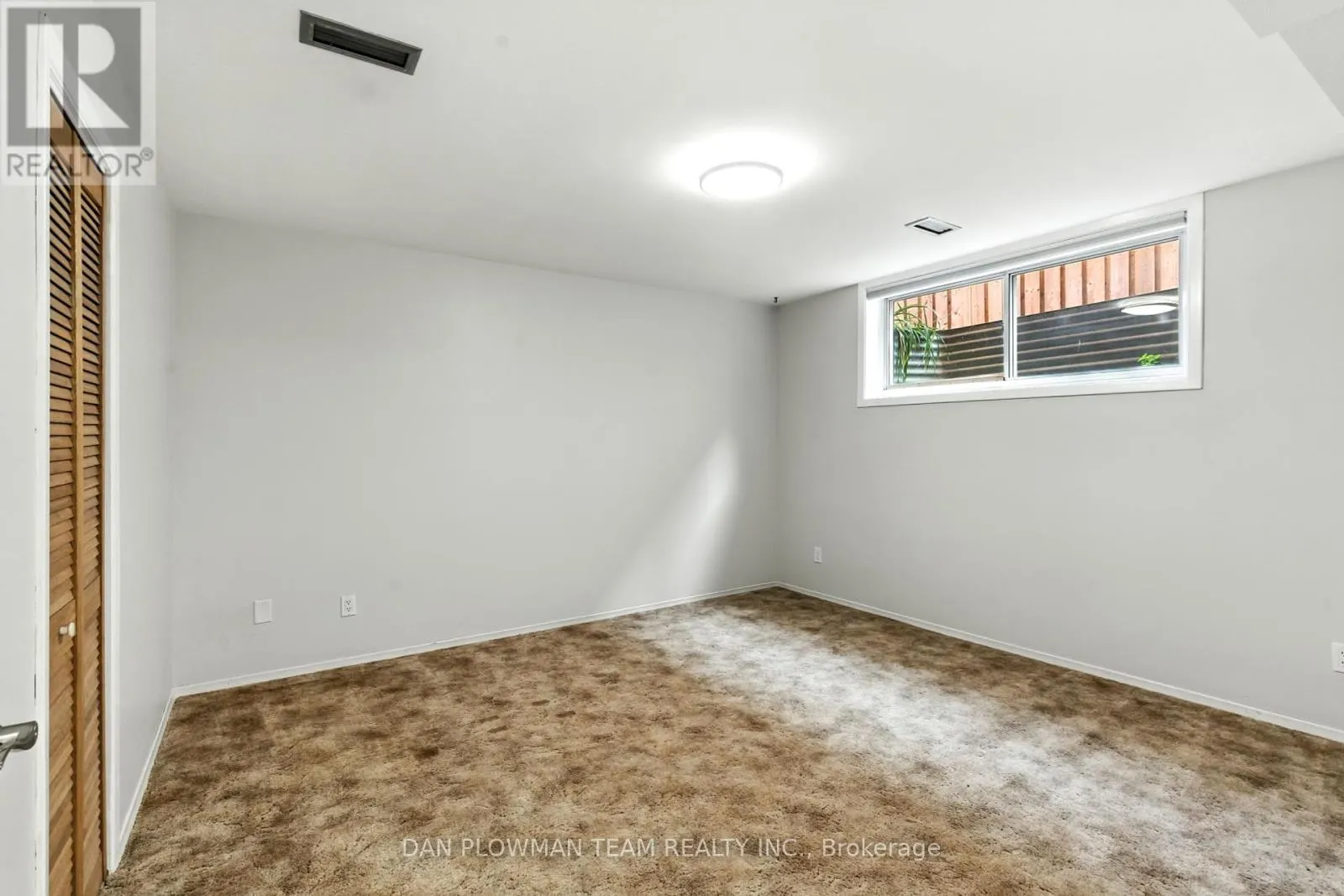 83 SHERWOOD ROAD E