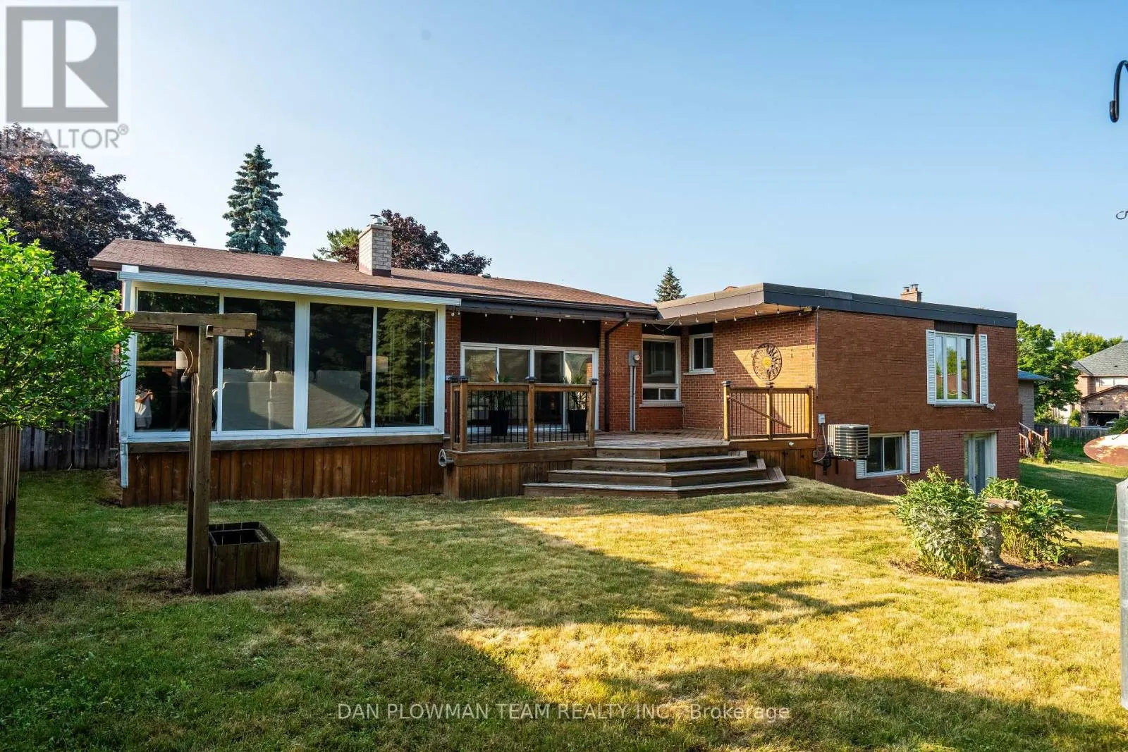 83 SHERWOOD ROAD E