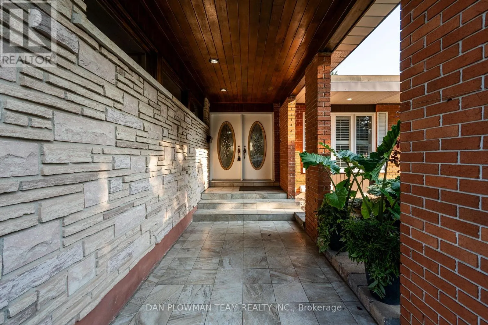 83 SHERWOOD ROAD E
