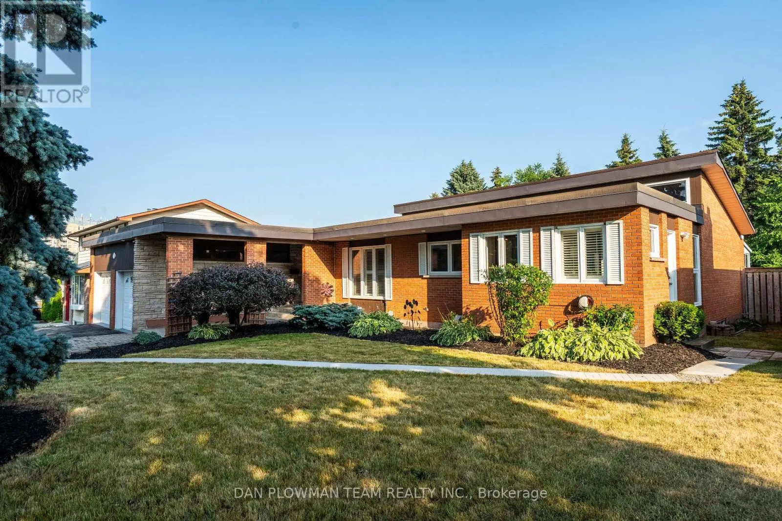 83 SHERWOOD ROAD E