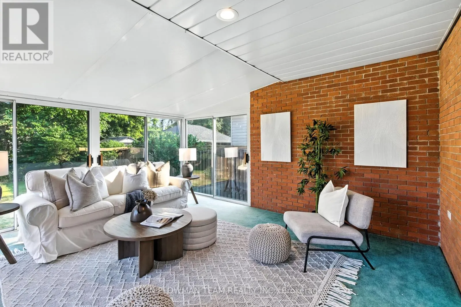83 SHERWOOD ROAD E