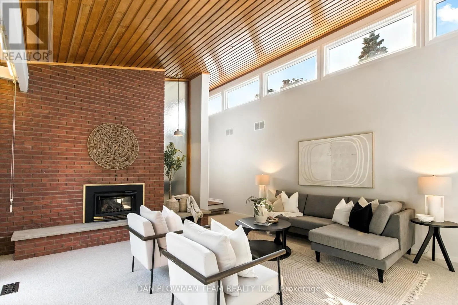 83 SHERWOOD ROAD E