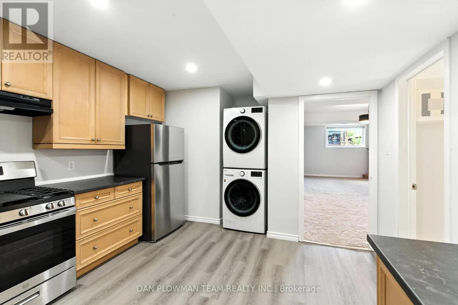 83 SHERWOOD ROAD E