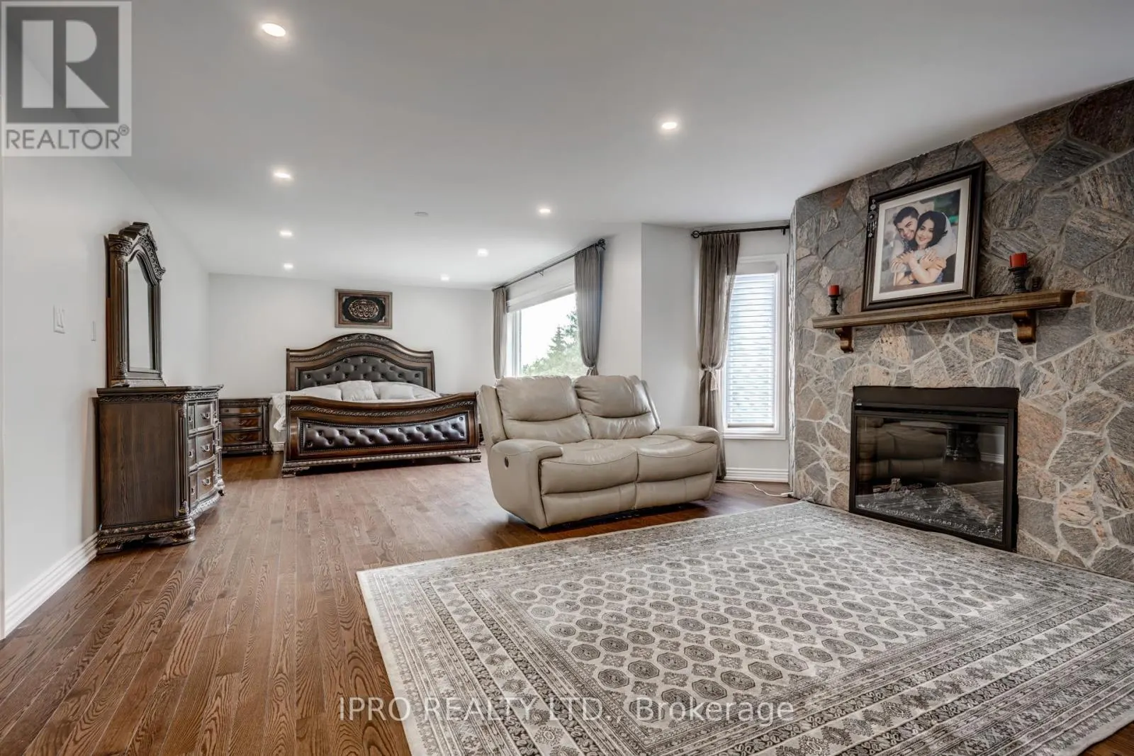 35 SAYOR DRIVE