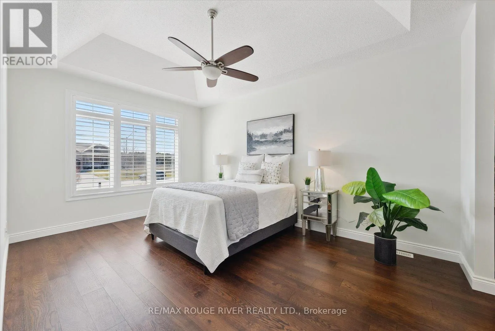 38 CHARLES TILLEY CRESCENT