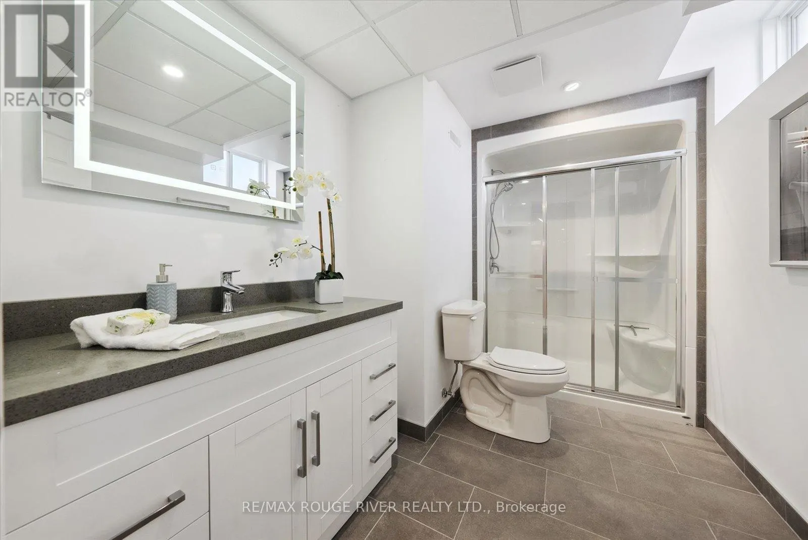 38 CHARLES TILLEY CRESCENT