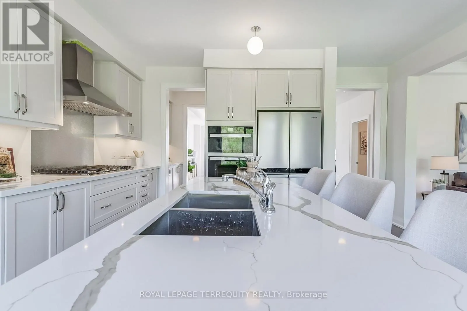 1224 TALISMAN MANOR