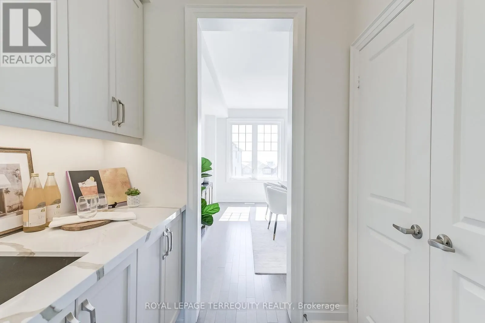 1224 TALISMAN MANOR