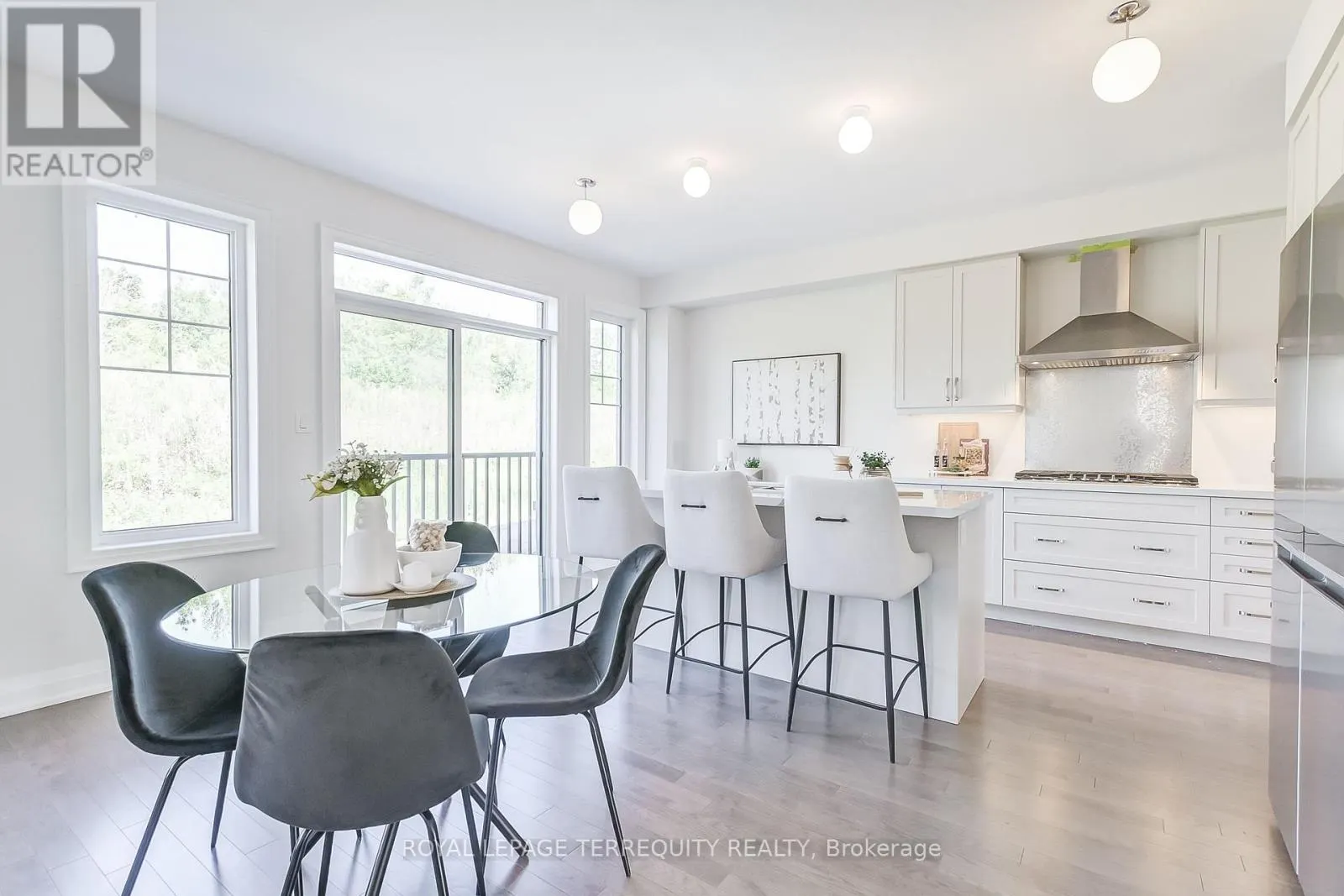 1224 TALISMAN MANOR