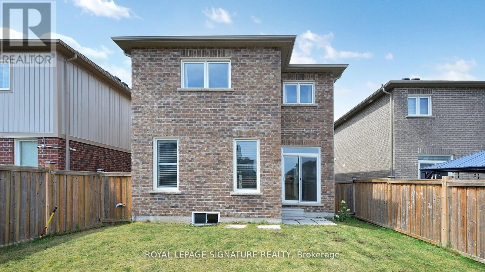 62 MOSES CRESCENT