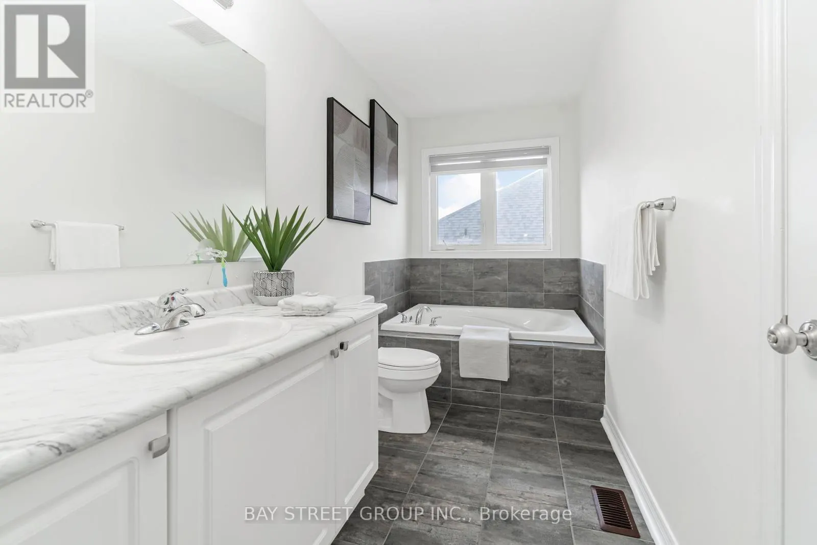 2487 HIBISCUS DRIVE