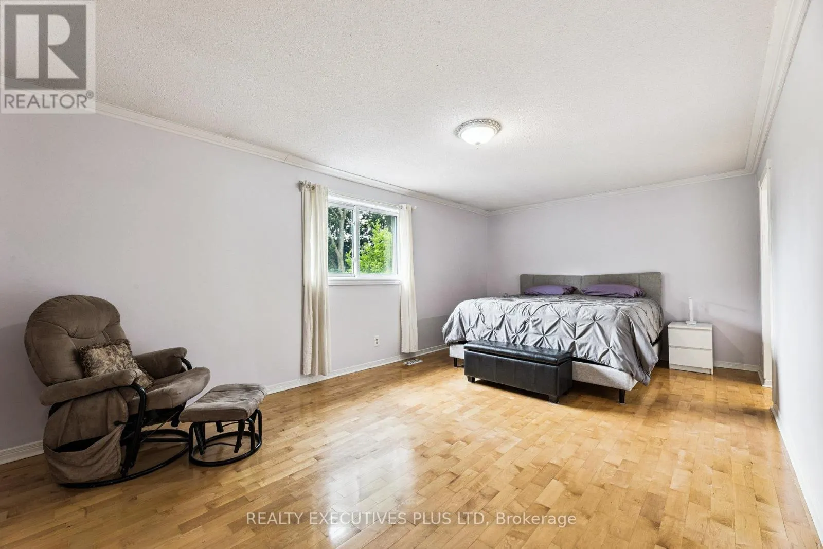 1822 FORESTVIEW DRIVE