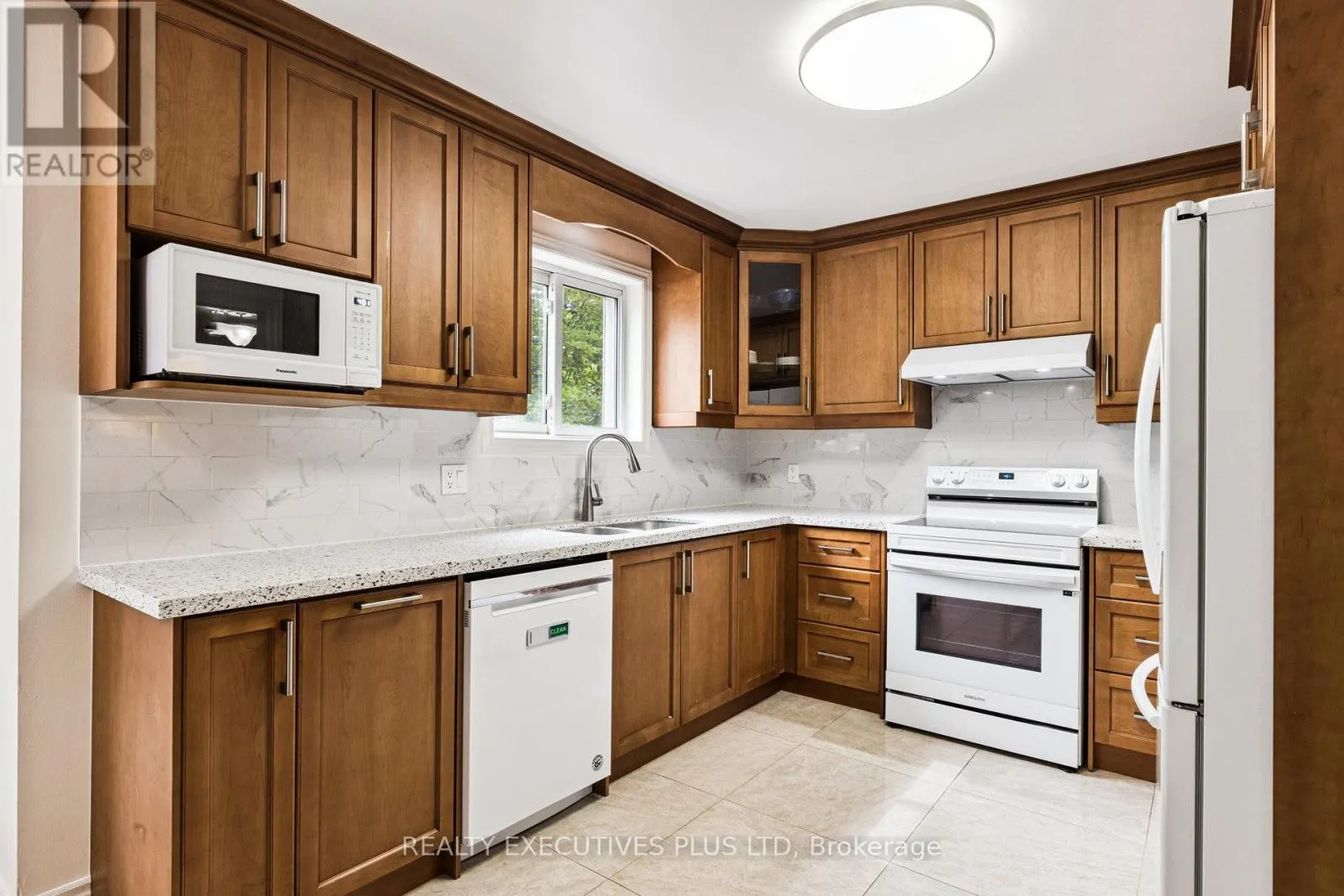1822 FORESTVIEW DRIVE