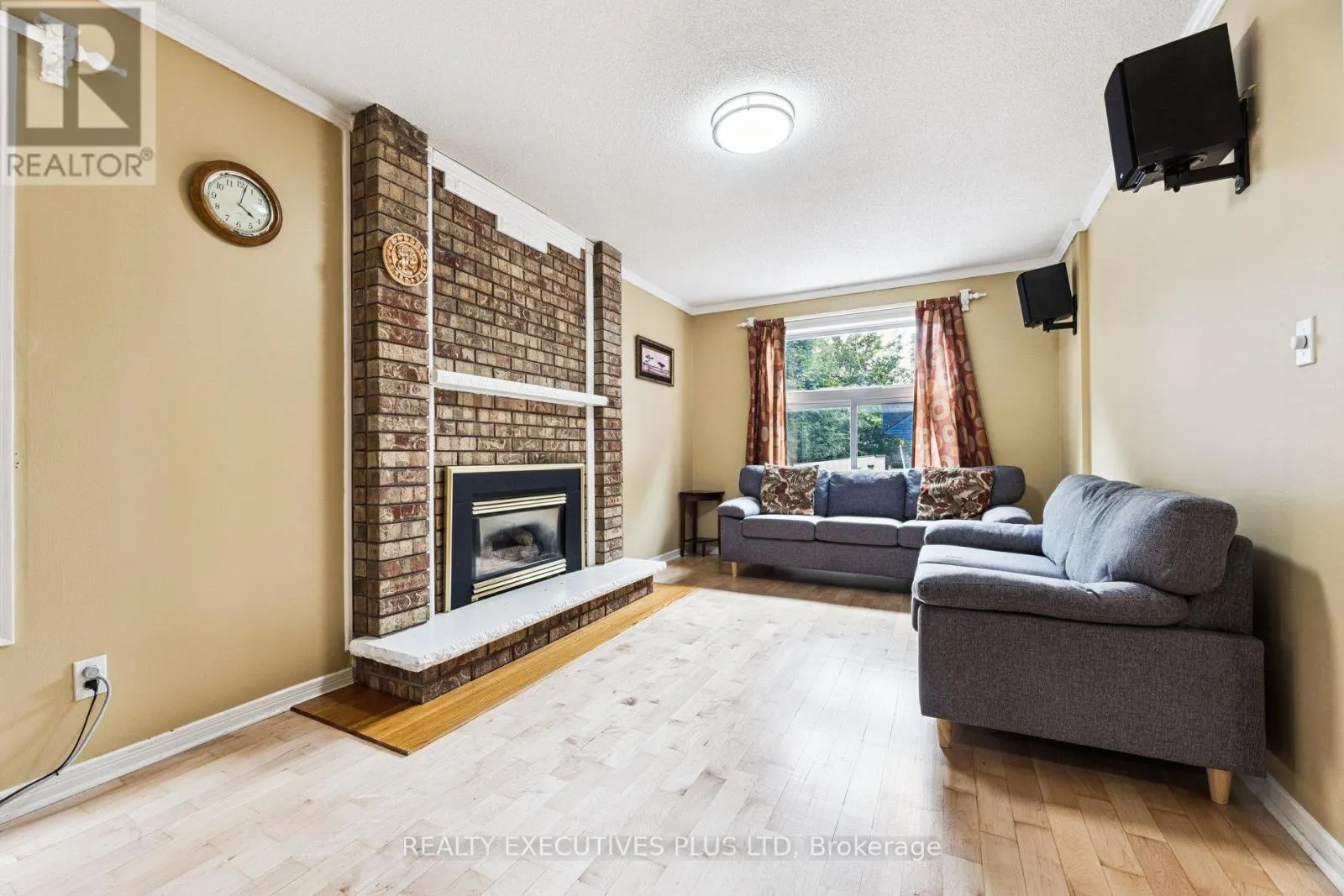 1822 FORESTVIEW DRIVE