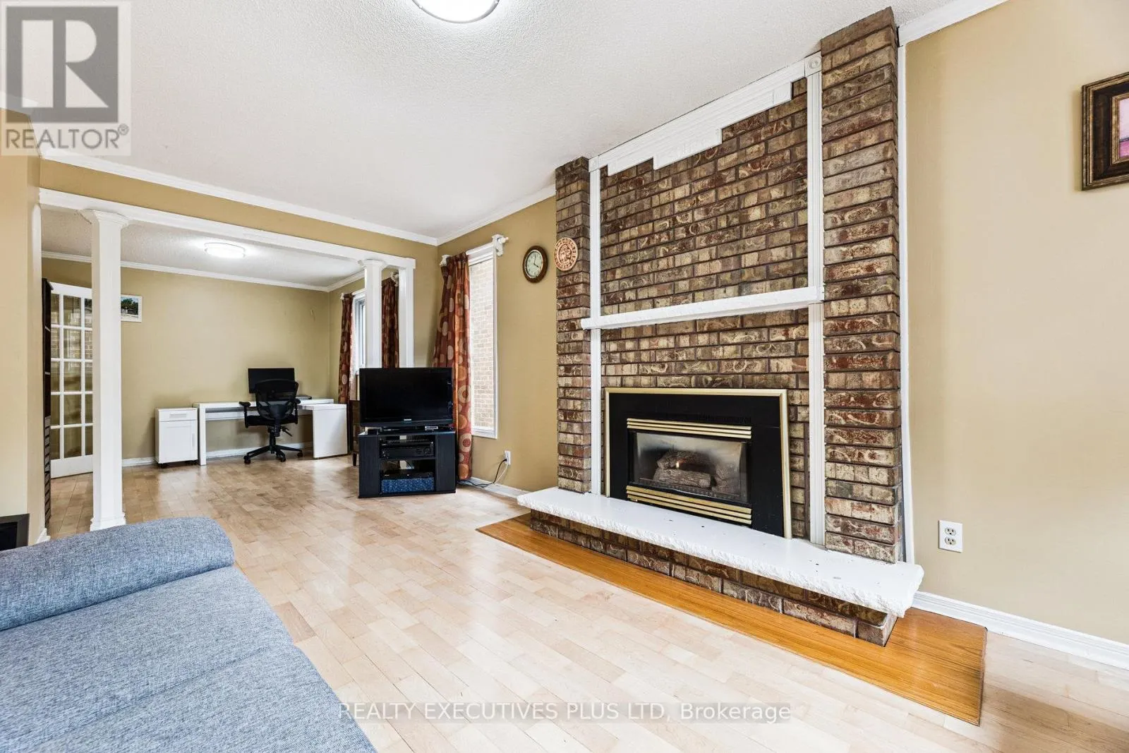 1822 FORESTVIEW DRIVE