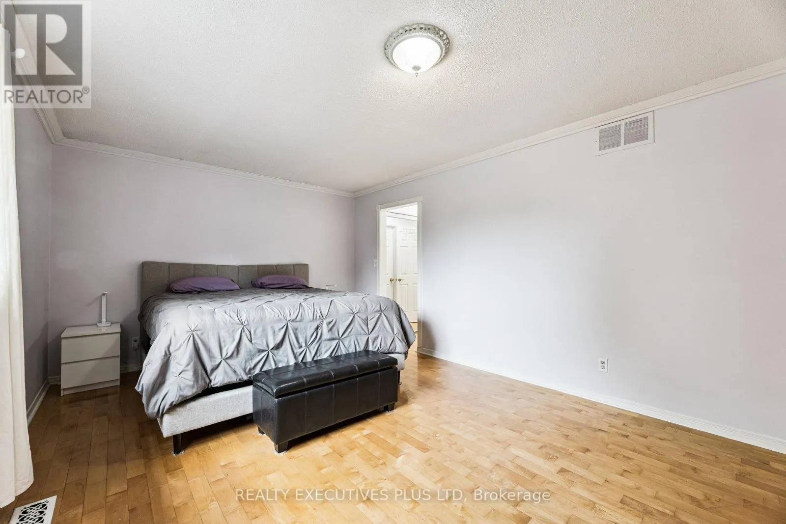1822 FORESTVIEW DRIVE