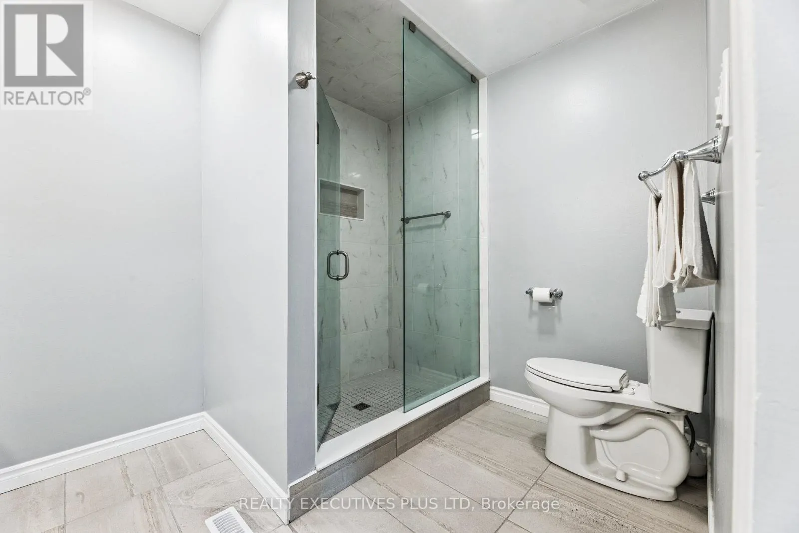 1822 FORESTVIEW DRIVE