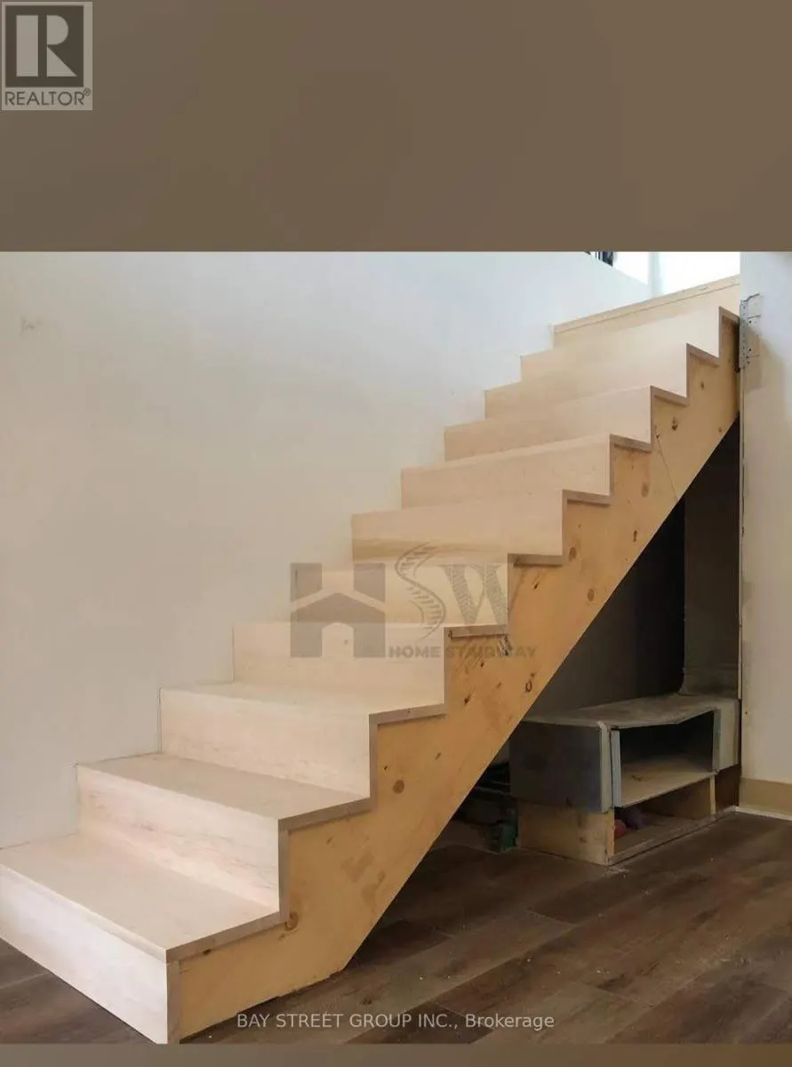 14 - 250 BAYLY STREET W