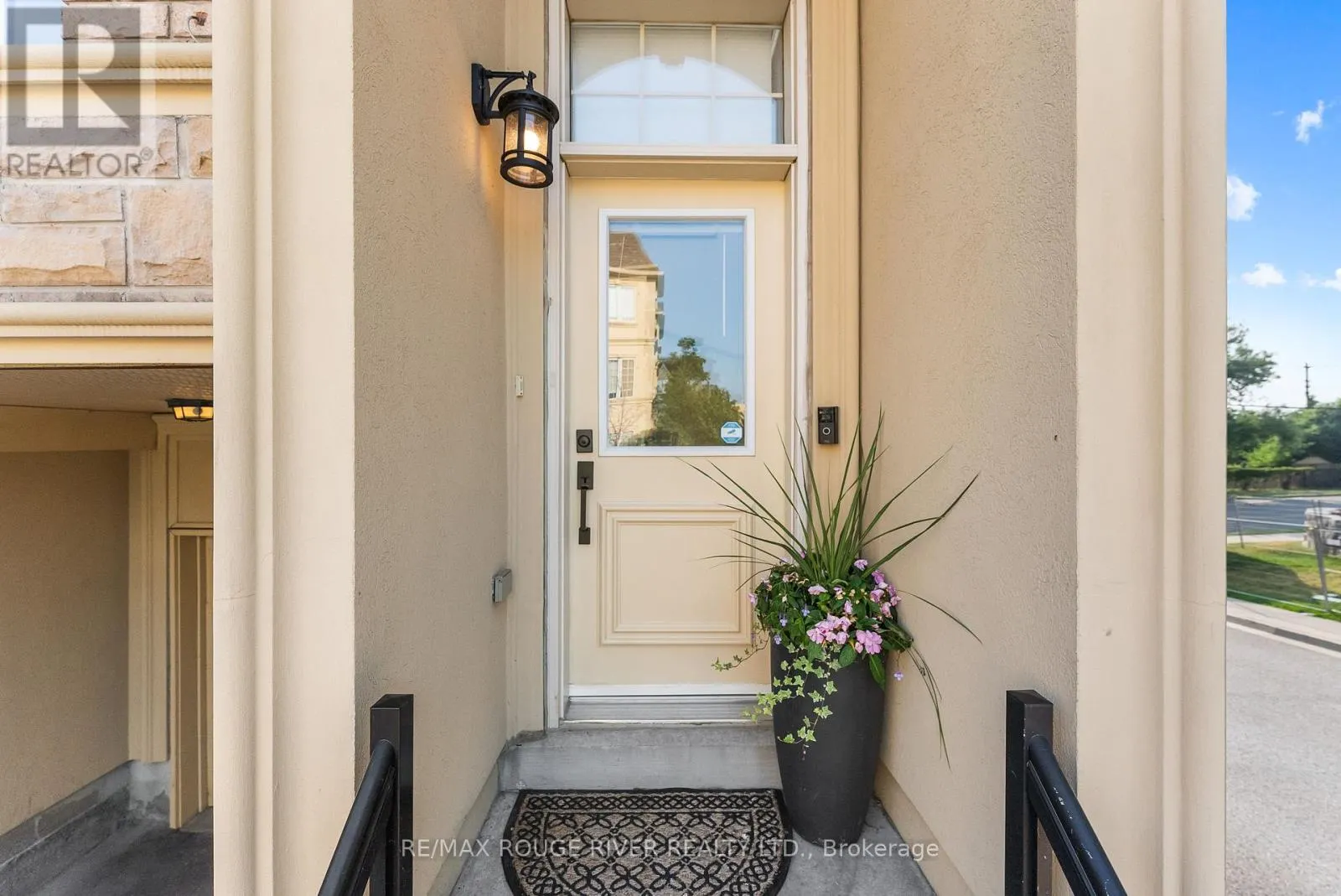 1 - 1250 ST MARTINS DRIVE