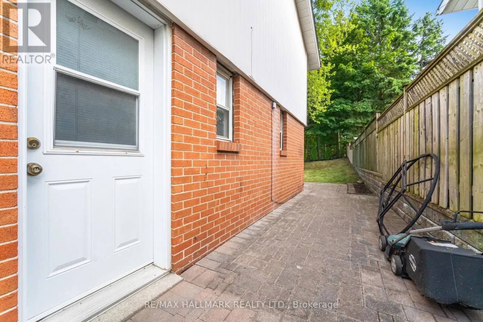 73 DOGWOOD CRESCENT