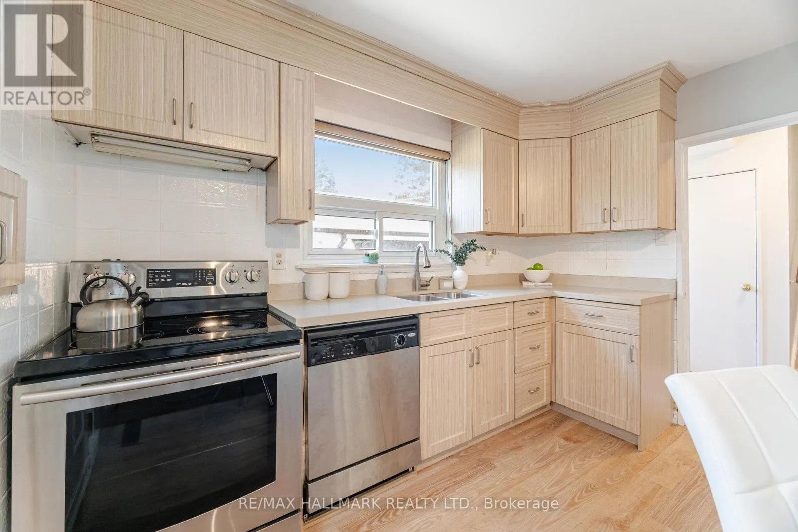 73 DOGWOOD CRESCENT