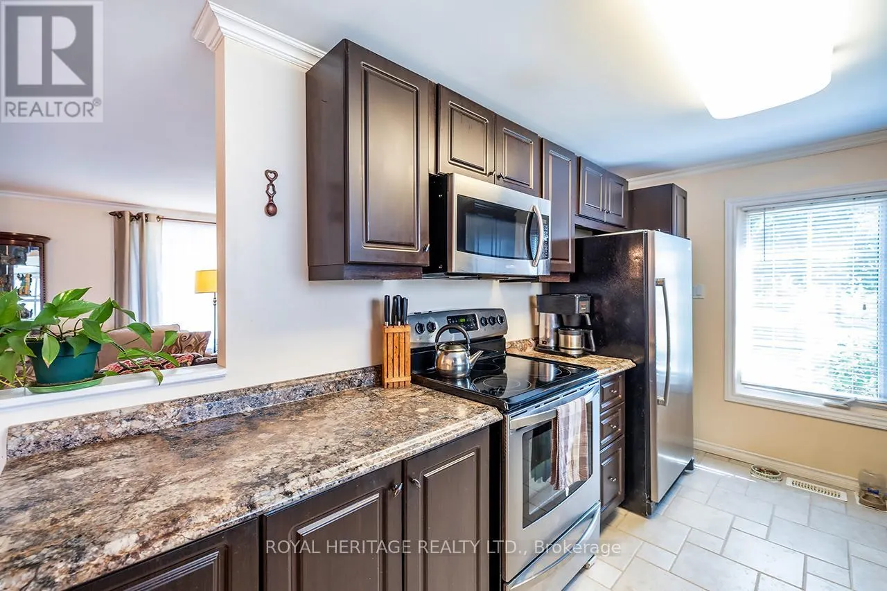 38 BLUFFS ROAD E