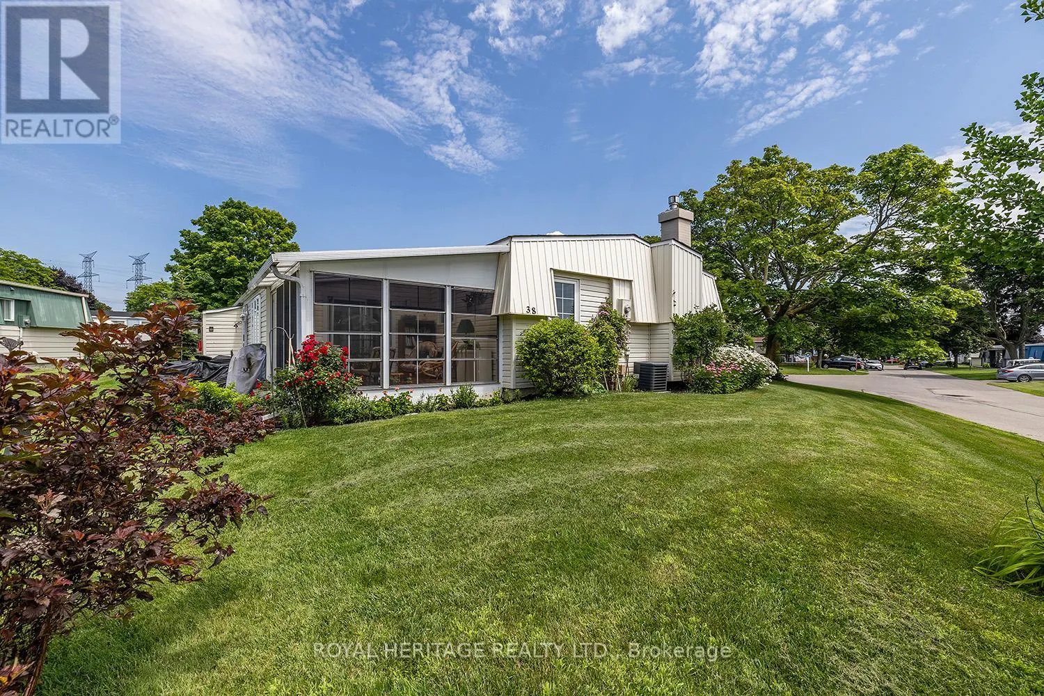 38 BLUFFS ROAD E
