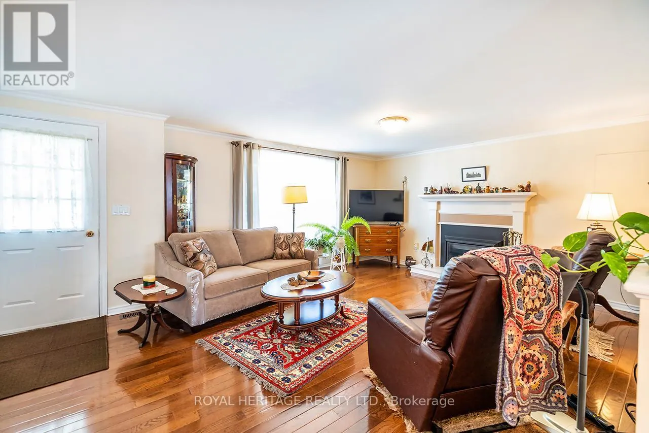 38 BLUFFS ROAD E