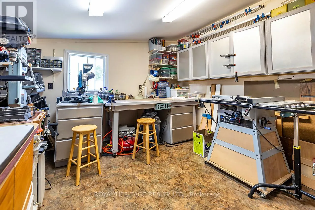 38 BLUFFS ROAD E