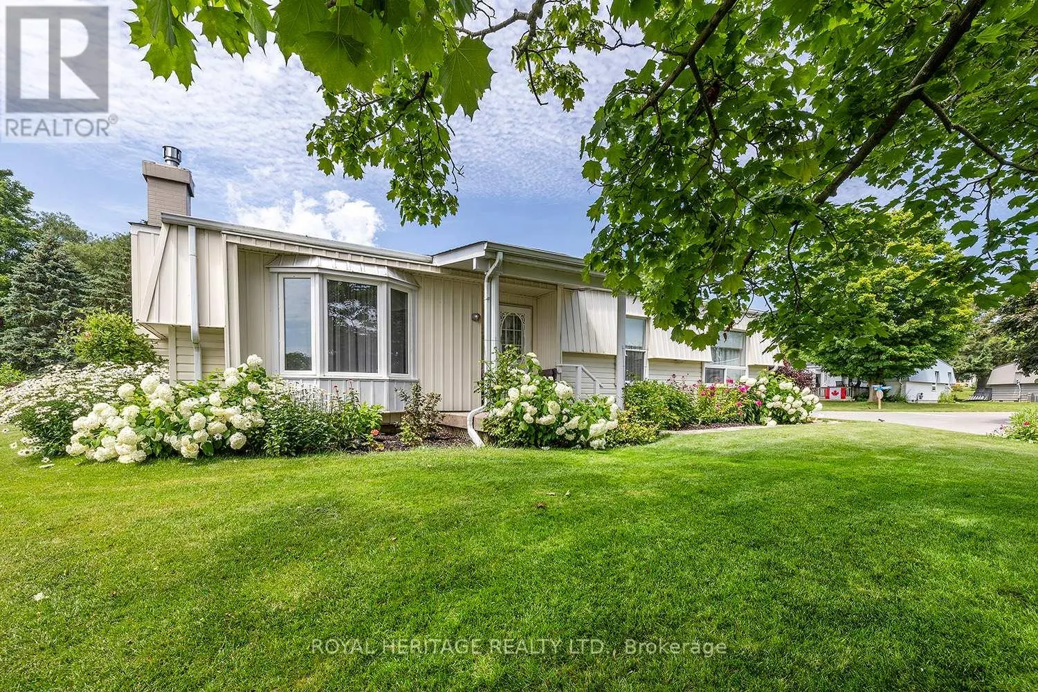 38 BLUFFS ROAD E
